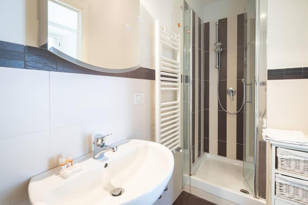 Small & Charming 1-Br Apt 佛罗伦萨 外观 照片