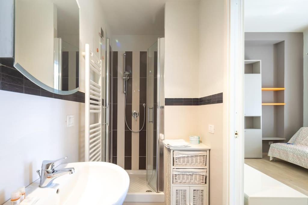 Small & Charming 1-Br Apt 佛罗伦萨 外观 照片
