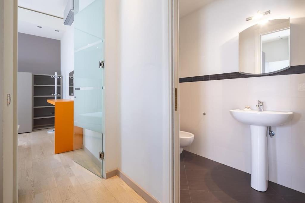 Small & Charming 1-Br Apt 佛罗伦萨 外观 照片